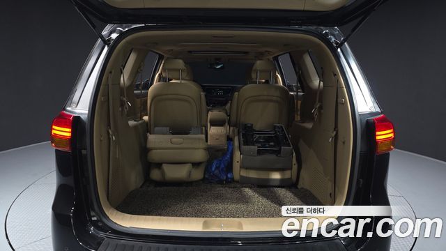 Kia Canival 2015 — photo 20