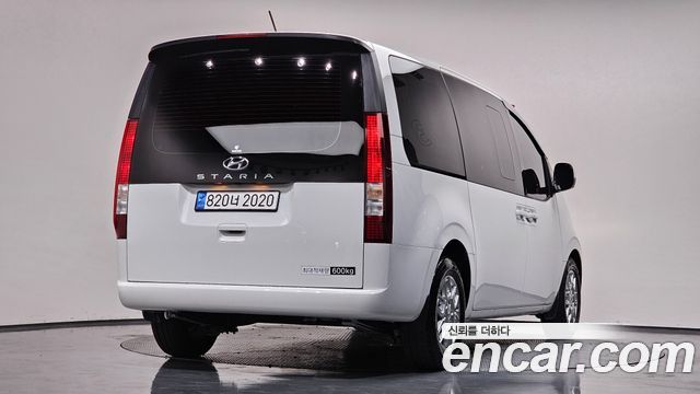 Hyundai Staria 2023 — photo 2