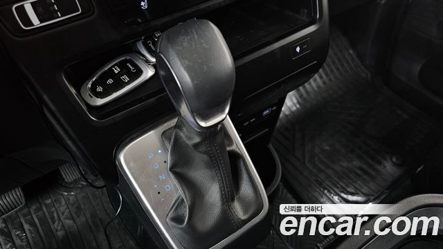 Hyundai Staria 2023 — photo 9