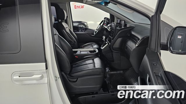 Hyundai Staria 2023 — photo 11