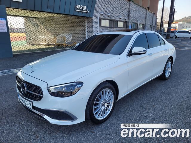 Mercedes-Benz E-Class 2022 — photo 1