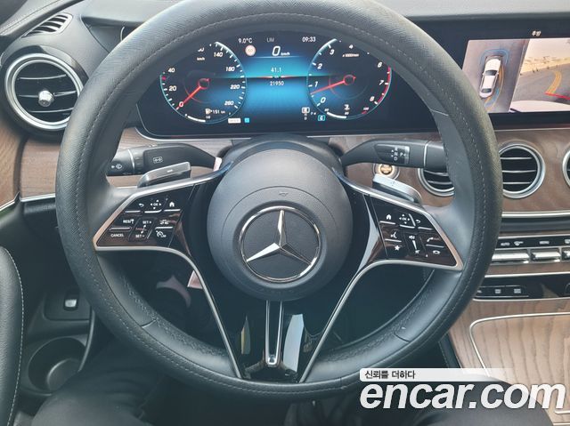 Mercedes-Benz E-Class 2022 — photo 19
