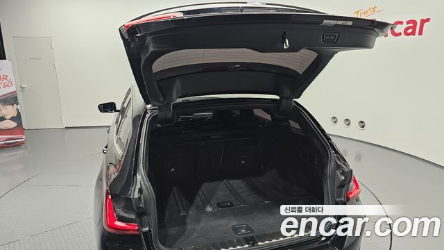BMW 3-Series 2024 — photo 20