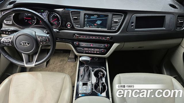 Kia Canival 2019 — photo 7