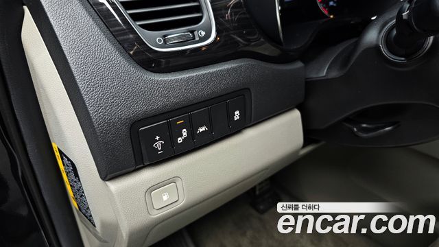 Kia Canival 2019 — photo 16