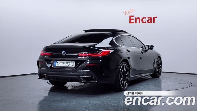 BMW 8-Series 2023 — photo 2