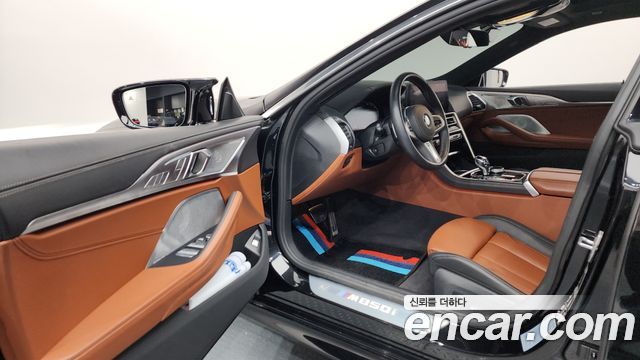 BMW 8-Series 2023 — photo 10