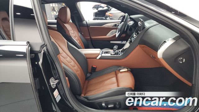 BMW 8-Series 2023 — photo 11