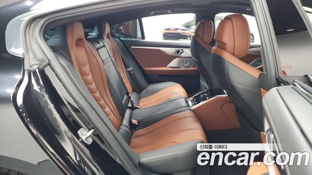 BMW 8-Series 2023 — photo 12
