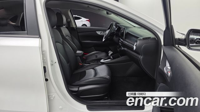 Kia K3 2022 — photo 12