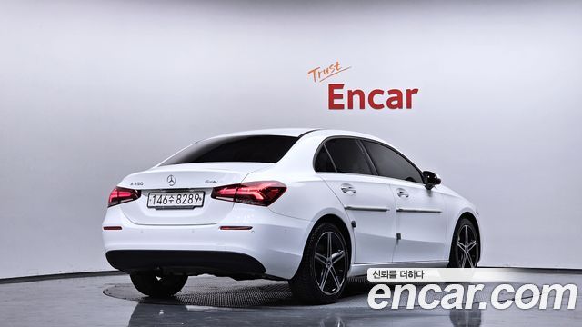 Mercedes-Benz A-Class 2020 — photo 2