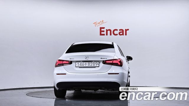 Mercedes-Benz A-Class 2020 — photo 4