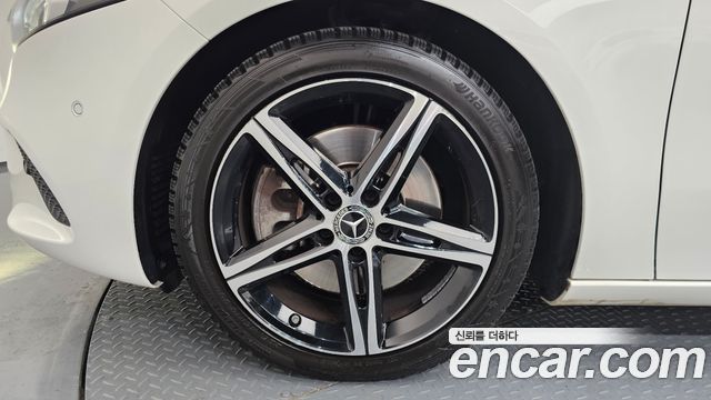 Mercedes-Benz A-Class 2020 — photo 5