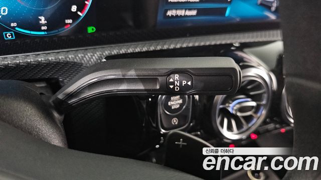 Mercedes-Benz A-Class 2020 — photo 9