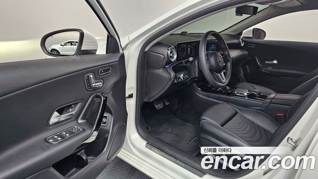 Mercedes-Benz A-Class 2020 — photo 10