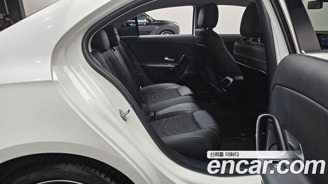 Mercedes-Benz A-Class 2020 — photo 12