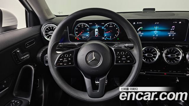Mercedes-Benz A-Class 2020 — photo 13