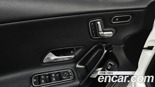 Mercedes-Benz A-Class 2020 — photo 14