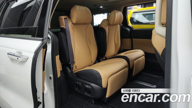 Kia Canival 2023 — photo 12