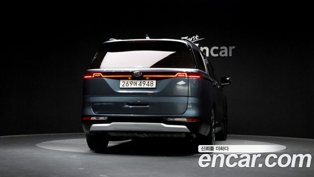 Kia Canival 2021 — photo 4