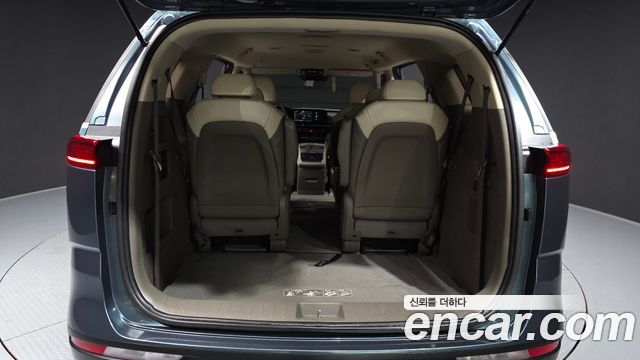 Kia Canival 2021 — photo 20