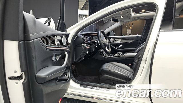 Mercedes-Benz E-Class 2018 — photo 10