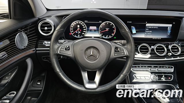 Mercedes-Benz E-Class 2018 — photo 13