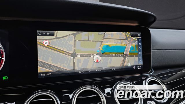 Mercedes-Benz E-Class 2018 — photo 14
