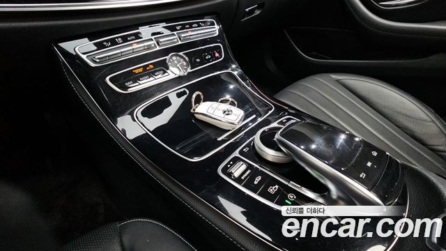 Mercedes-Benz E-Class 2018 — photo 15