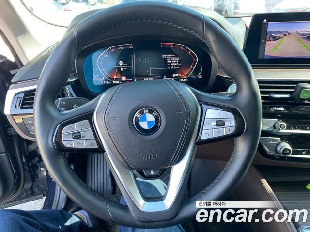 BMW 5-Series 2020 — photo 8