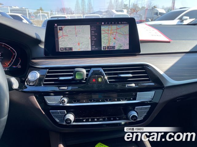 BMW 5-Series 2020 — photo 9
