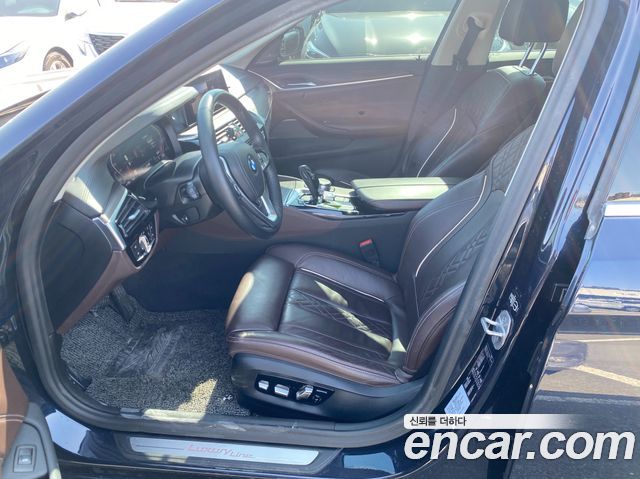 BMW 5-Series 2020 — photo 13