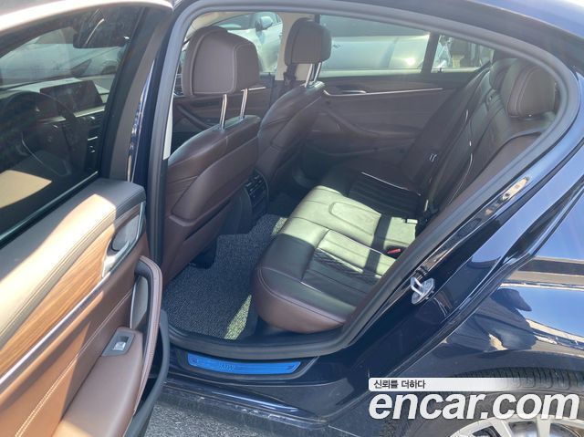 BMW 5-Series 2020 — photo 14
