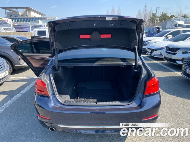BMW 5-Series 2020 — photo 15