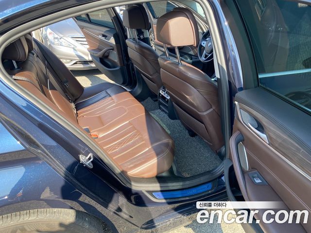 BMW 5-Series 2020 — photo 16