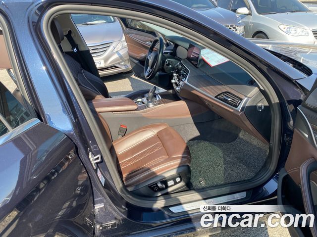 BMW 5-Series 2020 — photo 17