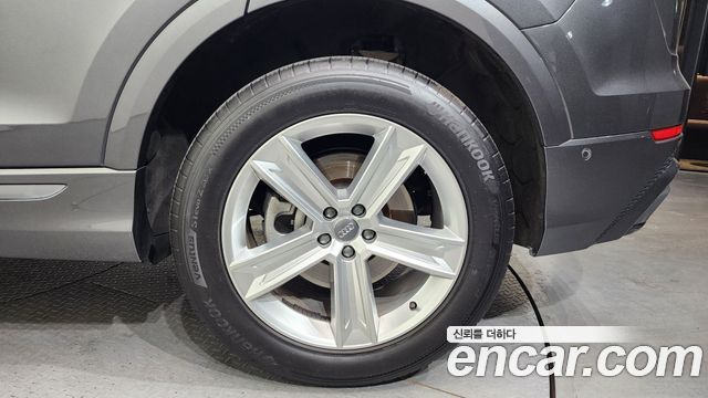 Audi Q8 2020 — photo 5