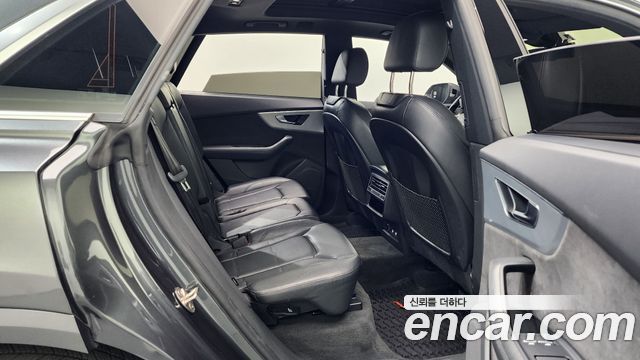 Audi Q8 2020 — photo 12