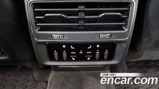 Audi Q8 2020 — photo 19