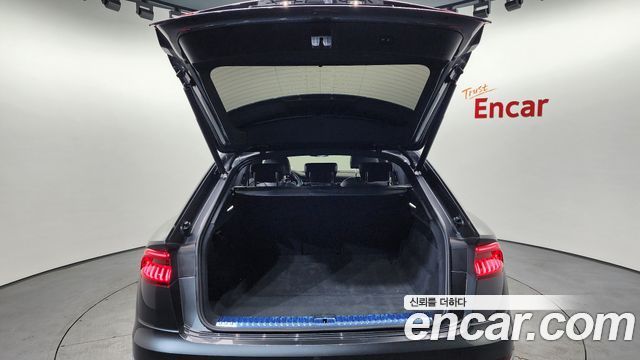 Audi Q8 2020 — photo 20