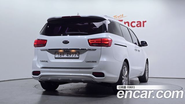 Kia Canival 2019 — photo 2