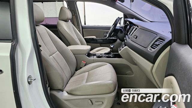 Kia Canival 2019 — photo 11
