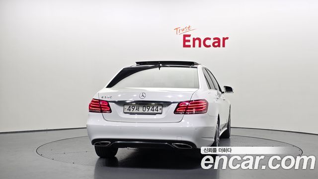 Mercedes-Benz E-Class 2014 — photo 4