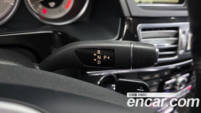 Mercedes-Benz E-Class 2014 — photo 9