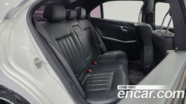 Mercedes-Benz E-Class 2014 — photo 12