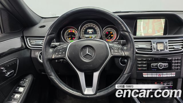 Mercedes-Benz E-Class 2014 — photo 13