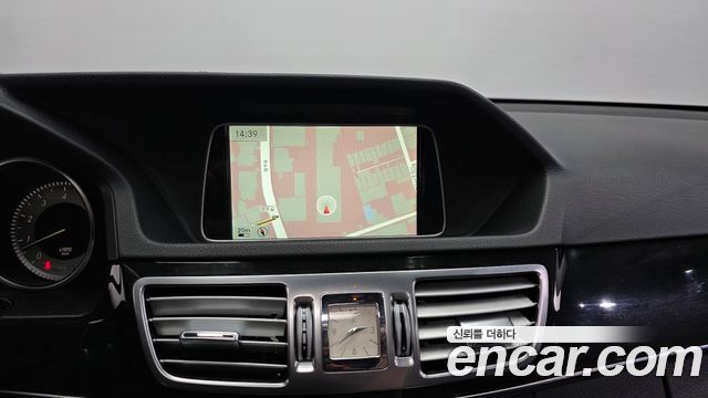 Mercedes-Benz E-Class 2014 — photo 14