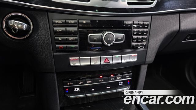 Mercedes-Benz E-Class 2014 — photo 16