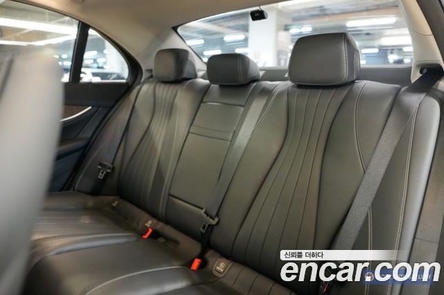 Mercedes-Benz E-Class 2019 — photo 11