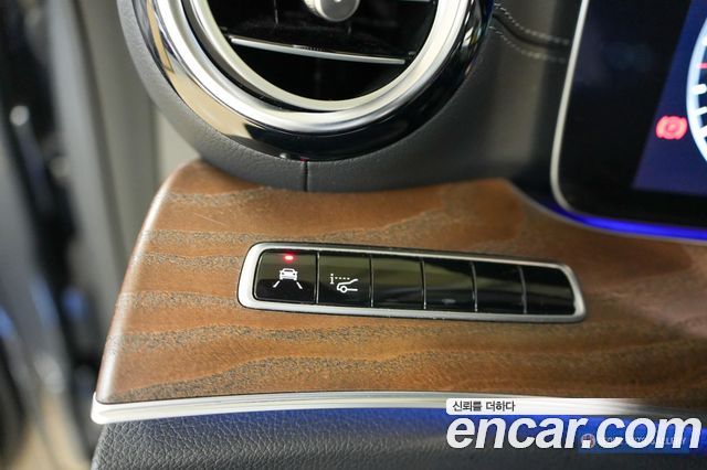 Mercedes-Benz E-Class 2019 — photo 12